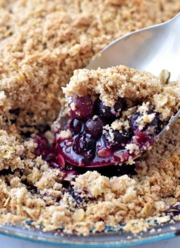 cropped-Spoon-filled-with-gluten-free-blueberry-crisp.jpg